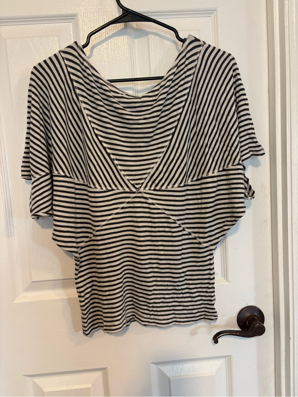 Bordeaux Black and White Striped V-Neck Short Sleeve Top Medium